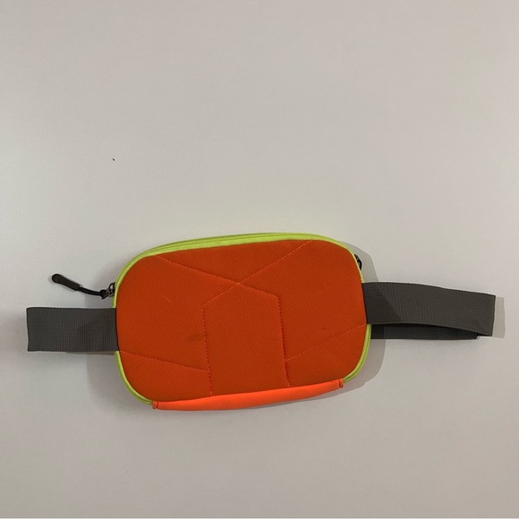 New Balance Waist Bag/Fanny Pack - Picture 5 of 5